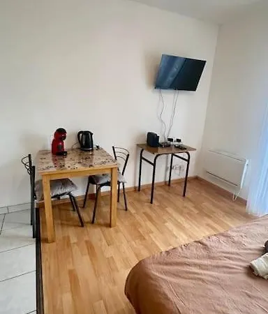 Equipe Avec Parking Prive N21 *